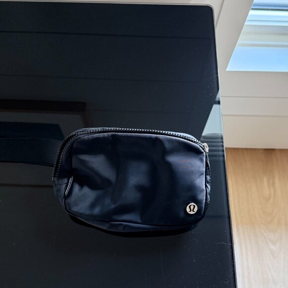 Lululemon Everywhere Belt Bag - Picture 2 of 5